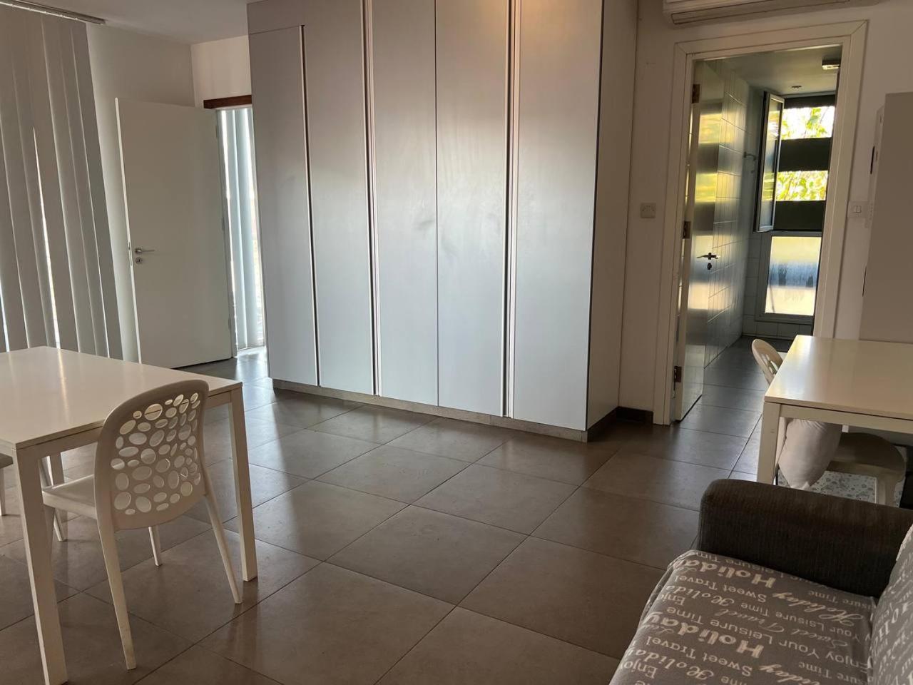 Jedi Hub Hostel Limasol Dış mekan fotoğraf