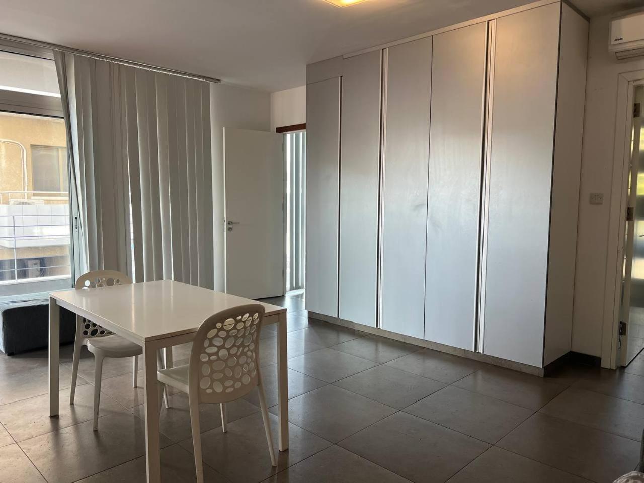 Jedi Hub Hostel Limasol Dış mekan fotoğraf